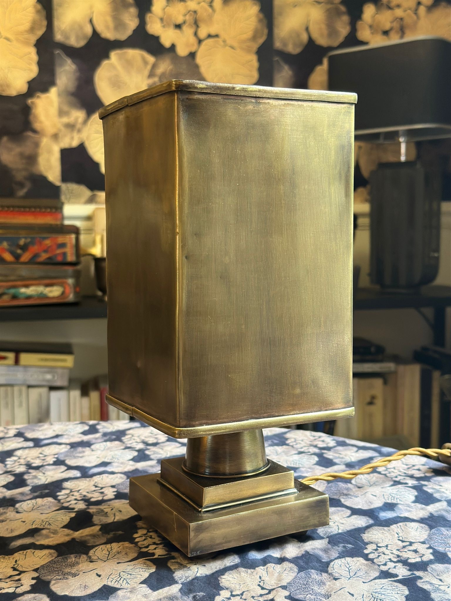 lampe de table en laiton orient express - création sophie casier