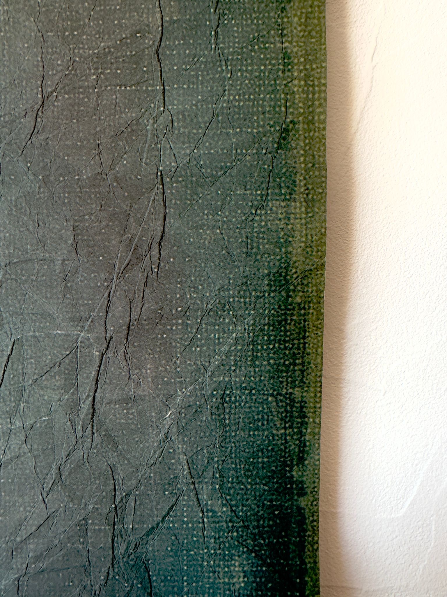 Toile à suspendre, imprimée sur papier froissé et plissé à la main