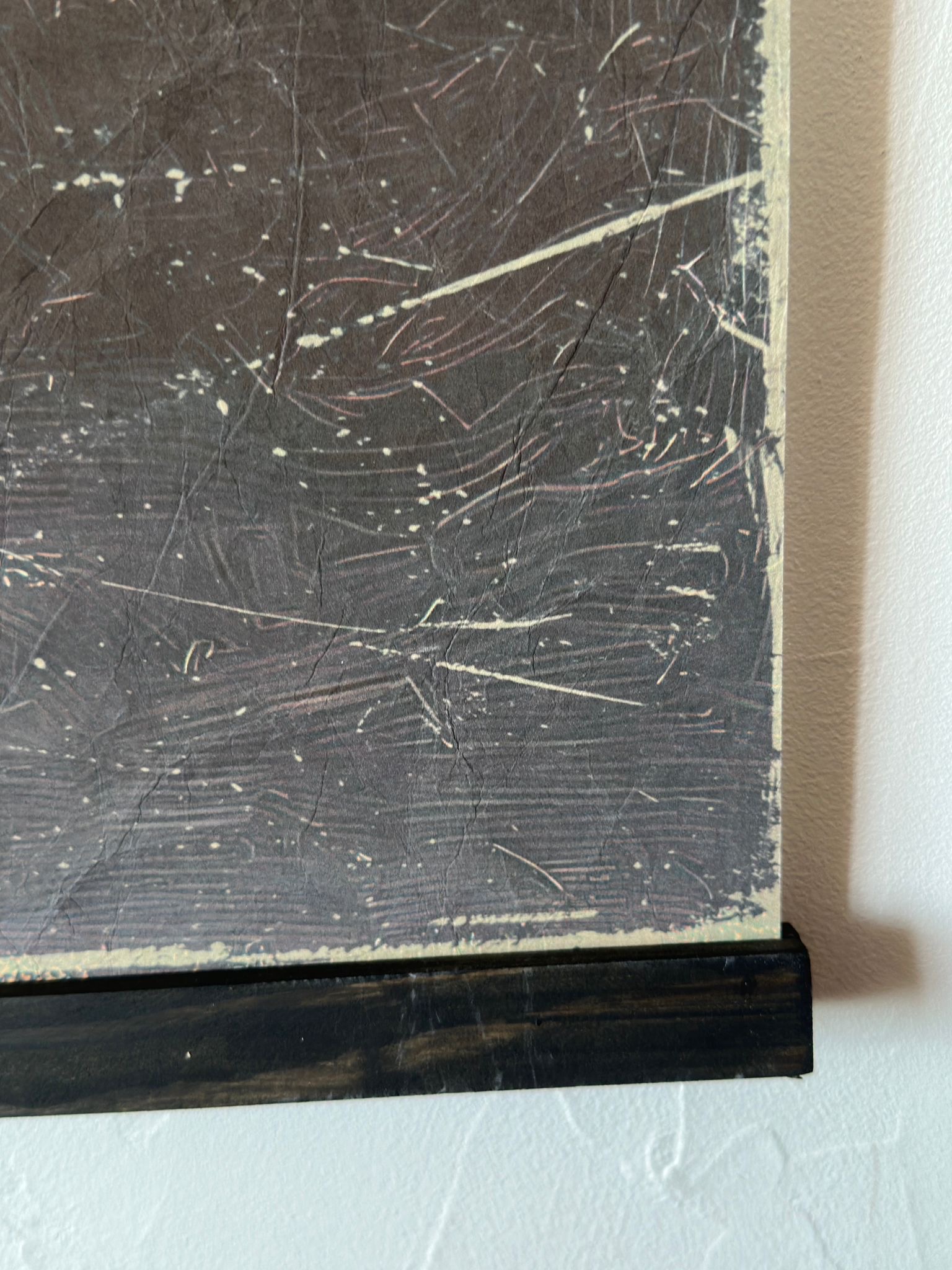 Toile à suspendre, imprimée sur papier froissé et plissé à la main