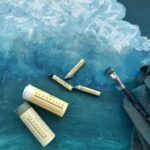 Tout commence toujours par un geste